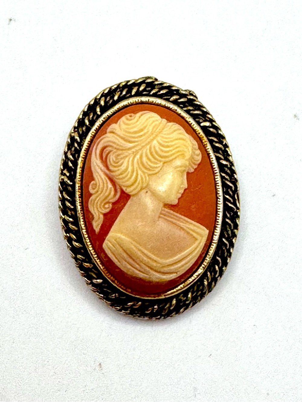 Vintage Peri Oval Faux Cameo Pin